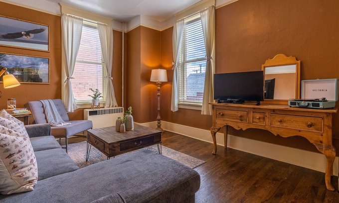Livingston Apartamento | The Downtown Lovely - Historic yet modern space downtown