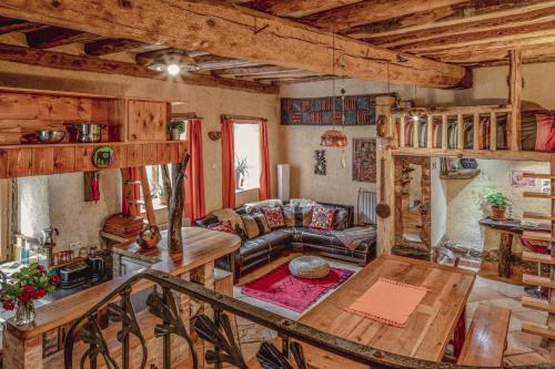 Ascou Casa | The Dragon Barn - Studio