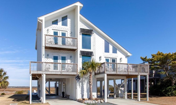 Caswell Beach Casa | The Driftwood by Oak Island Accommodations