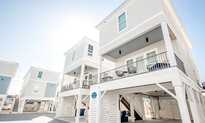 Gulf Shores Cabaña | The Driftwood Haus: A Minimalist Beach Cottage