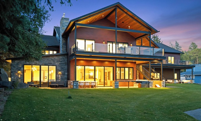 Woods Bay Casa | The Driftwood True Lakefront Luxury