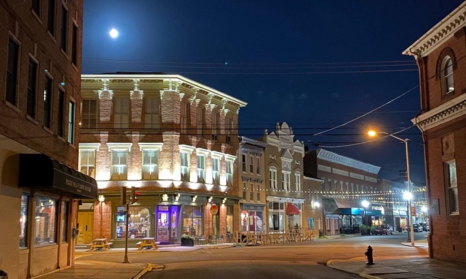 Downtown Cambridge Condominio | The Drinking Gourd: Stunning Penthouse in Historic Downtown Cambridge