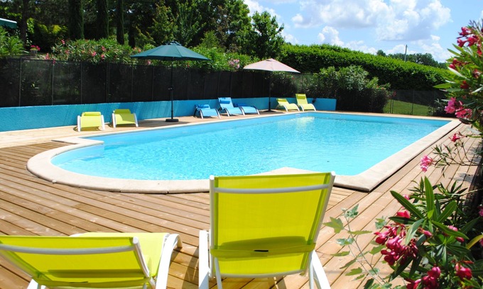 Dolmayrac Casa | The Drouant, una casa rural de 3 dormitorios ubicada en un granero antiguo con una gran piscina compartida