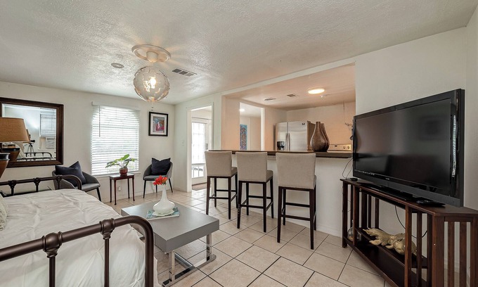 Garden Oaks Apartamento | The Du—Charming 1 BR Bungalow in Garden Oaks