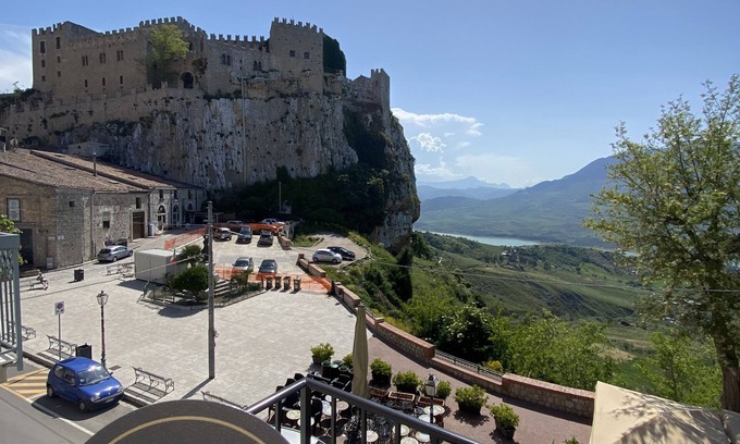 Caccamo Apartamento | THE DUKE HOUSE HOLIDAY PRESTIGE