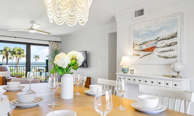 Crescent Beach Condominio | The Dune - Ocean front!