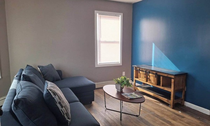 Mount Pleasant Apartamento | The Duo-Loft at Mt. Pleasant 2BR, Laundry, Parking