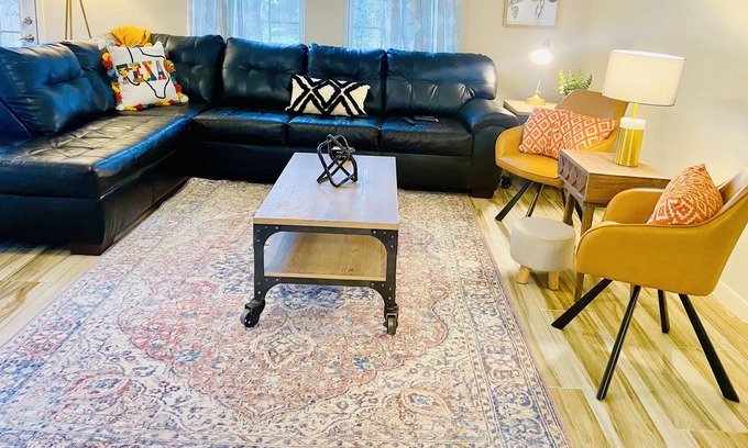 College Park Casa | The Eagles Nest! King Sized Bed! Sleeps 12! Family a time