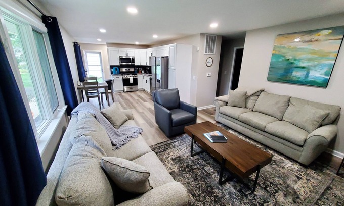 Mentor Headlands Casa | The Eagles Nest, Shared beach, 2 King beds, Fenced Patio