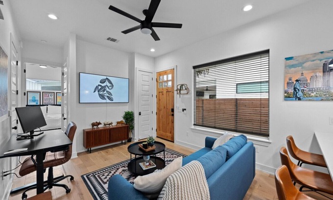 Govalle Casa | The Eastside Den – Pet-Friendly w/ Yard