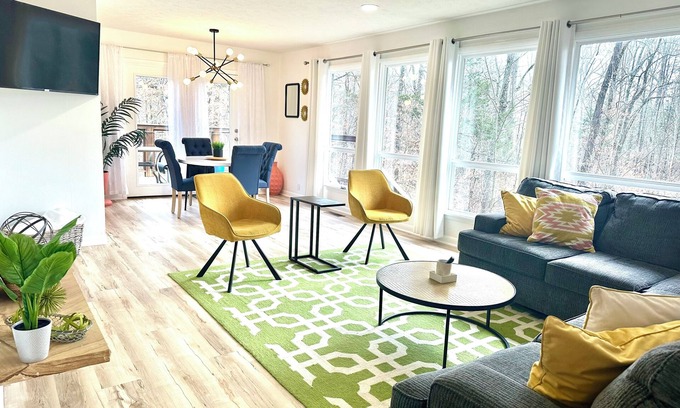 Cookeville Casa | The Eclectic Abode- by Downtown, I-40 & Lake. Nestled in the woods