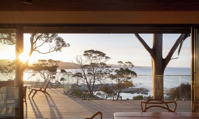 Binalong Bay Casa | The Edge - an architecturally designed home with breathtaking views