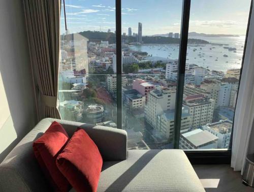 Pattaya Bay Apartamento | The EDGE Central PATTAYA SeaView with Infinity Pool & Free Netflix