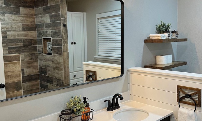 La Grange Casa | The Edge of Town