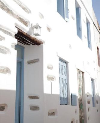 Ioulida Apartamento | The Elegant White House