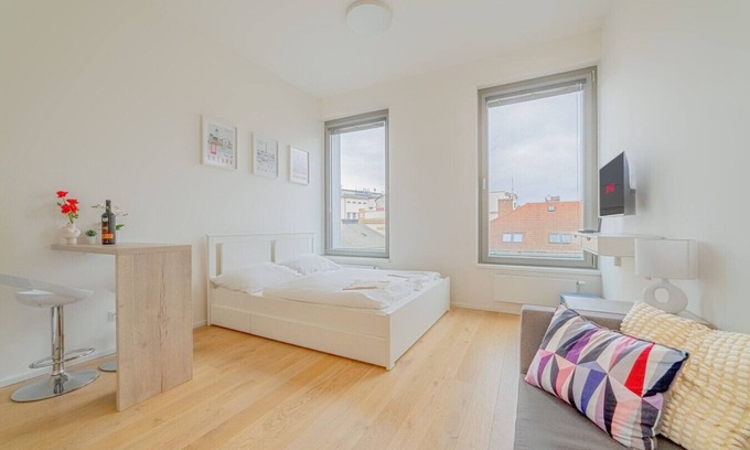 Smichov Apartamento | The Elegant White Suite in SmichovCity Residence