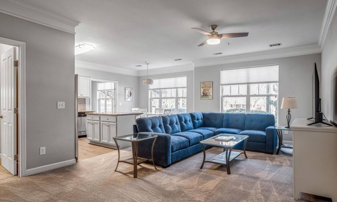 Melrose Apartamento | The Elliot - Pool & Gym Amenities