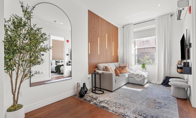 Downtown Apartamento | The Elm - Retreat Near Yale, Parking, Gym, Downtown, Wooster Sq & Union Station