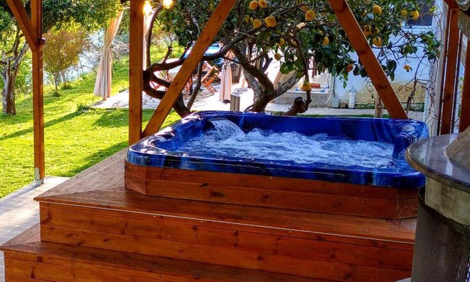 Nikopolis Apartamento | The Elysian at Nicopolis jacuzzi