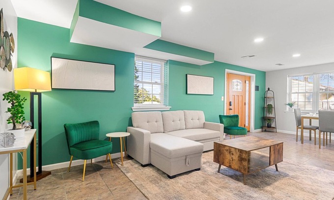 Jefferson Manor Casa | The Emerald | Grand | Old Town Views