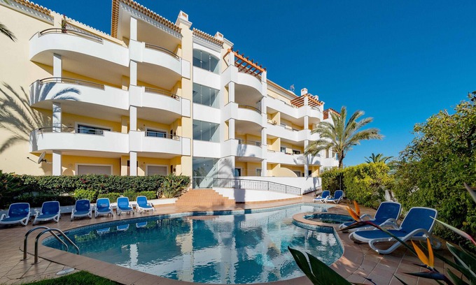 Porto de Mos Apartamento | The Emerald - Lagos Apartment by Ideal Homes