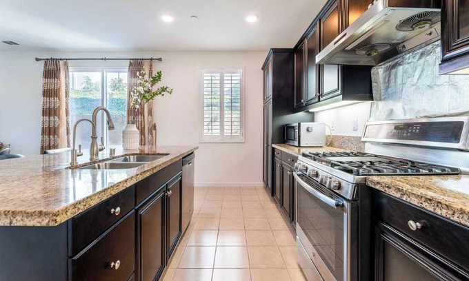 Valle Lindo Casa | The Emerald on Blossom Way #41628