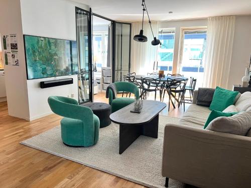 Solna Apartamento | The Emerald Suite - Bright Scandinavian Private Apartment