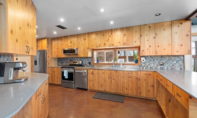 Manor Casa | The Enchanted Forest - Private&Secluded + Acreage!