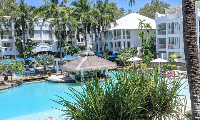 Palm Cove Complejo | The escape luxury apartment Peppers beach club palm cove