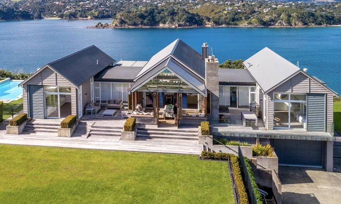 Oneroa Casa | THE ESTATE | Coast & Country | WINTER DEAL - Stay for 3, Pay for 2
