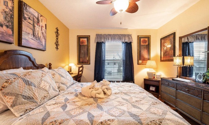 Hoffman Estates Casa | "The Estates Executive" con escritorio de oficina, baño privado y más