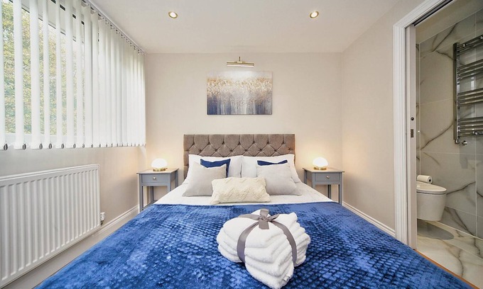 Luton Casa | The Falcons Nest Luton Airport