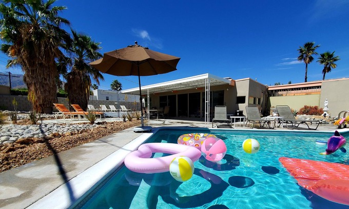 Racquet Club Estates Casa | The Famous "Rat Pack" Mid Mod 1959 Pool Home
