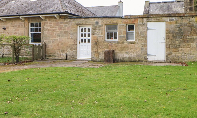 Corbridge Cabaña | THE FARM COTTAGE, pet friendly, with a garden in Corbridge