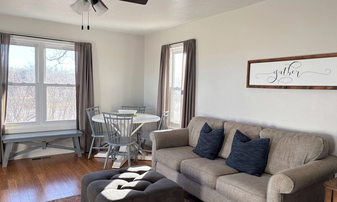 Lyons Casa | The Farmhouse-3-bedroom house nearby Humboldt close to I-90