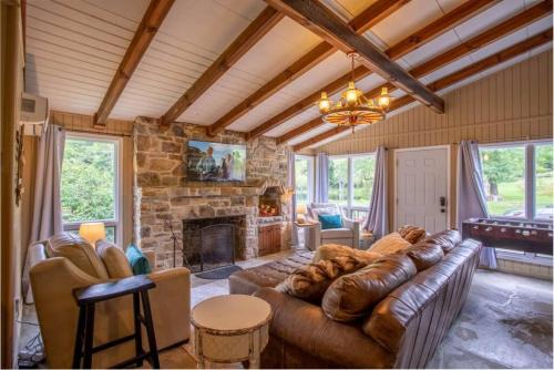 Blowing Rock Casa | The Farmhouse at Doe Creek