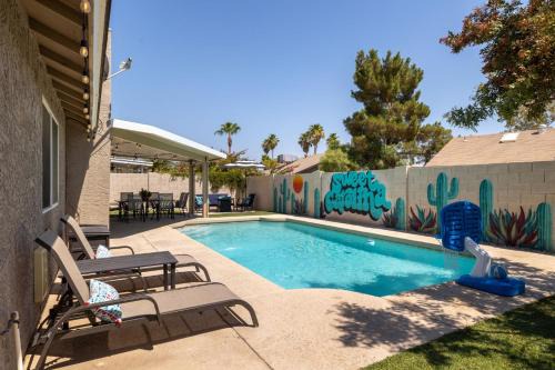 Sunset Ridge Casa | The Fashionable Fox Trotter with Heated Pool