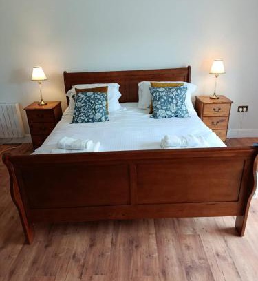 Kilmuckridge Cama Y Desayuno | The Feathered Nest Apartment at The Cracked Hen