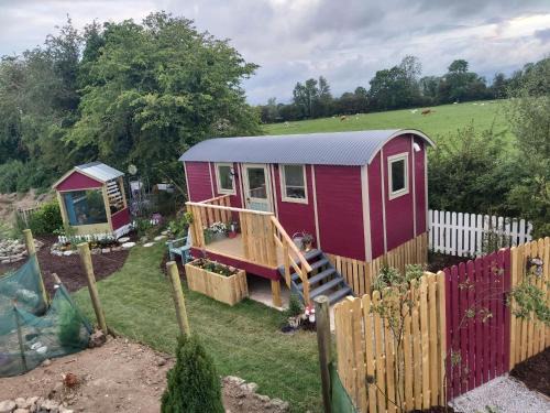 Curraghboy Otro | The Feathers Shepherds Hut