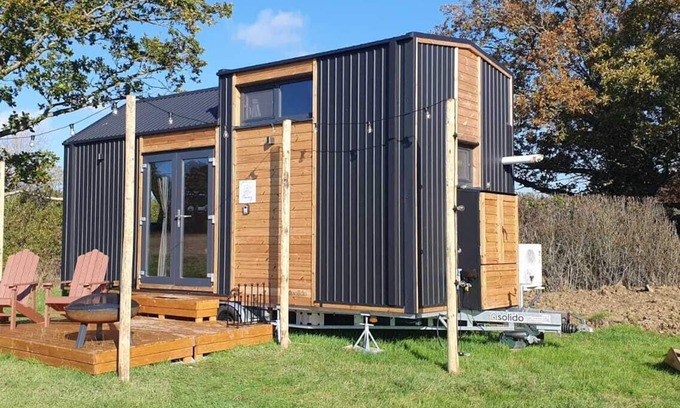 Abbess Roding Cabina | The Field View 1 by Tiny Away