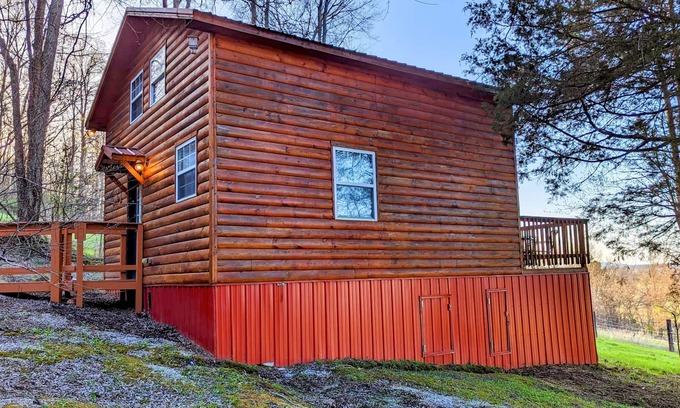 Sparta Cabina | "The FishCamp" a Cabin w/a Hot-Tub near Fall Creek Falls!, The FishCamp Cabin w/Loft Hot-tub and Vie