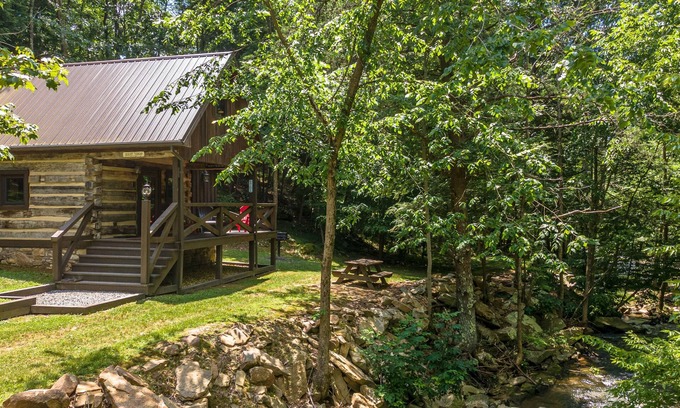 Goldbond Cabina | The Fishing Creek Cabin at Four Fillies Lodge