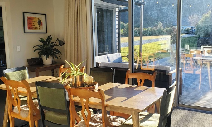 Albert Town Casa | The Fitchew Inn: A beautiful, spacious family holiday home. Pet friendly.