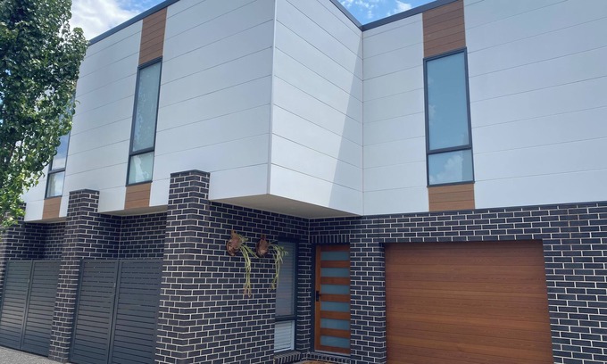 Wagga Wagga Casa | The Fitz - Central Wagga Luxury Townhouse