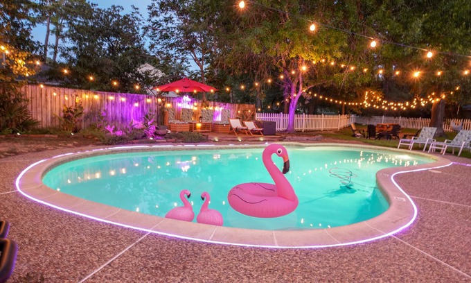 Conroe Casa | The Flamingo House - Family Fun Time