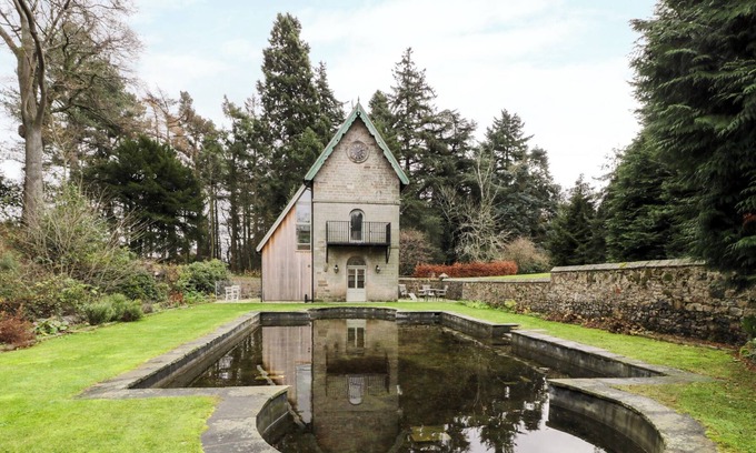 Belford Cabaña | THE FOLLY, romantic, with a garden in Belford
