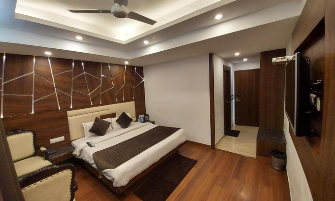 The Mall Road Hotel | The Forest View by DL Hotels and Resorts