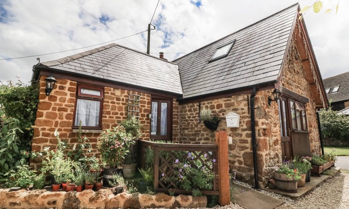 Milcombe Cabaña | THE FORGE AT SMITHY COTTAGE, romantic in Chipping Norton