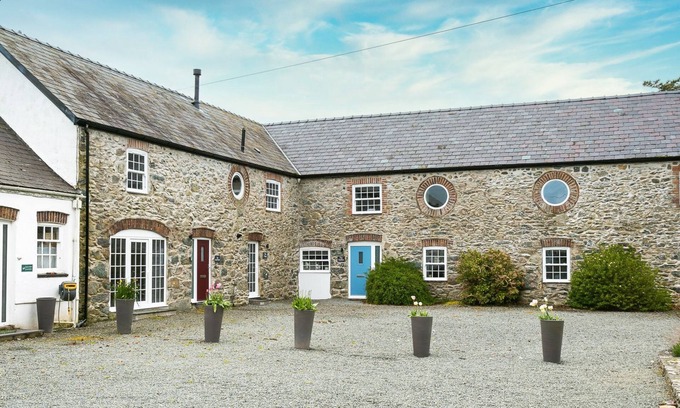 Bryngwran Cabaña | The Forge - cottage with hot tub hat sleeps 4 guests in 2 bedrooms