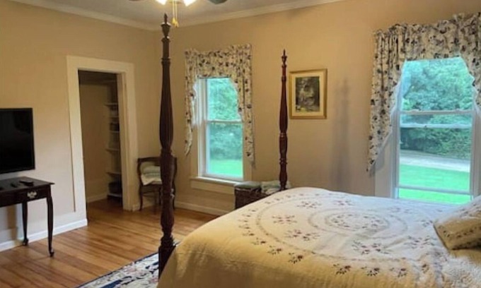Berea Casa | The Fowles Inn at Coe Lake